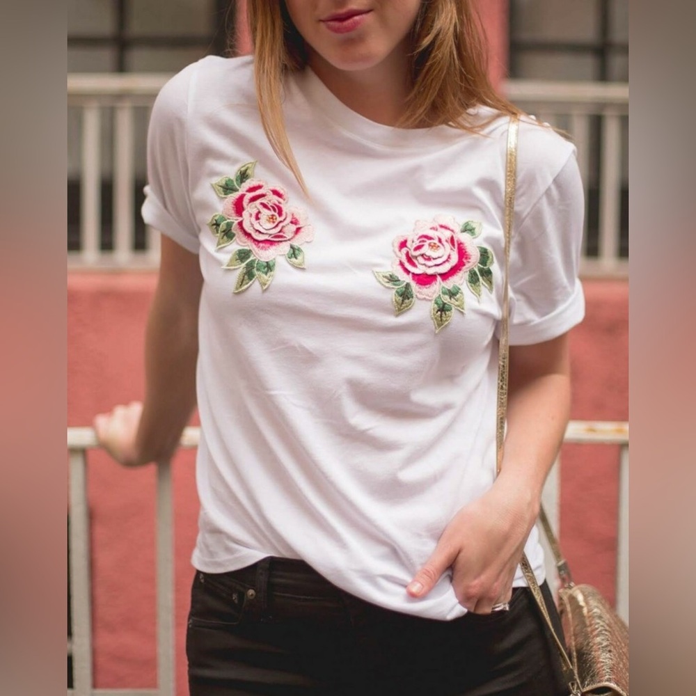 Floral Embroidered White T-Shirt, size M
